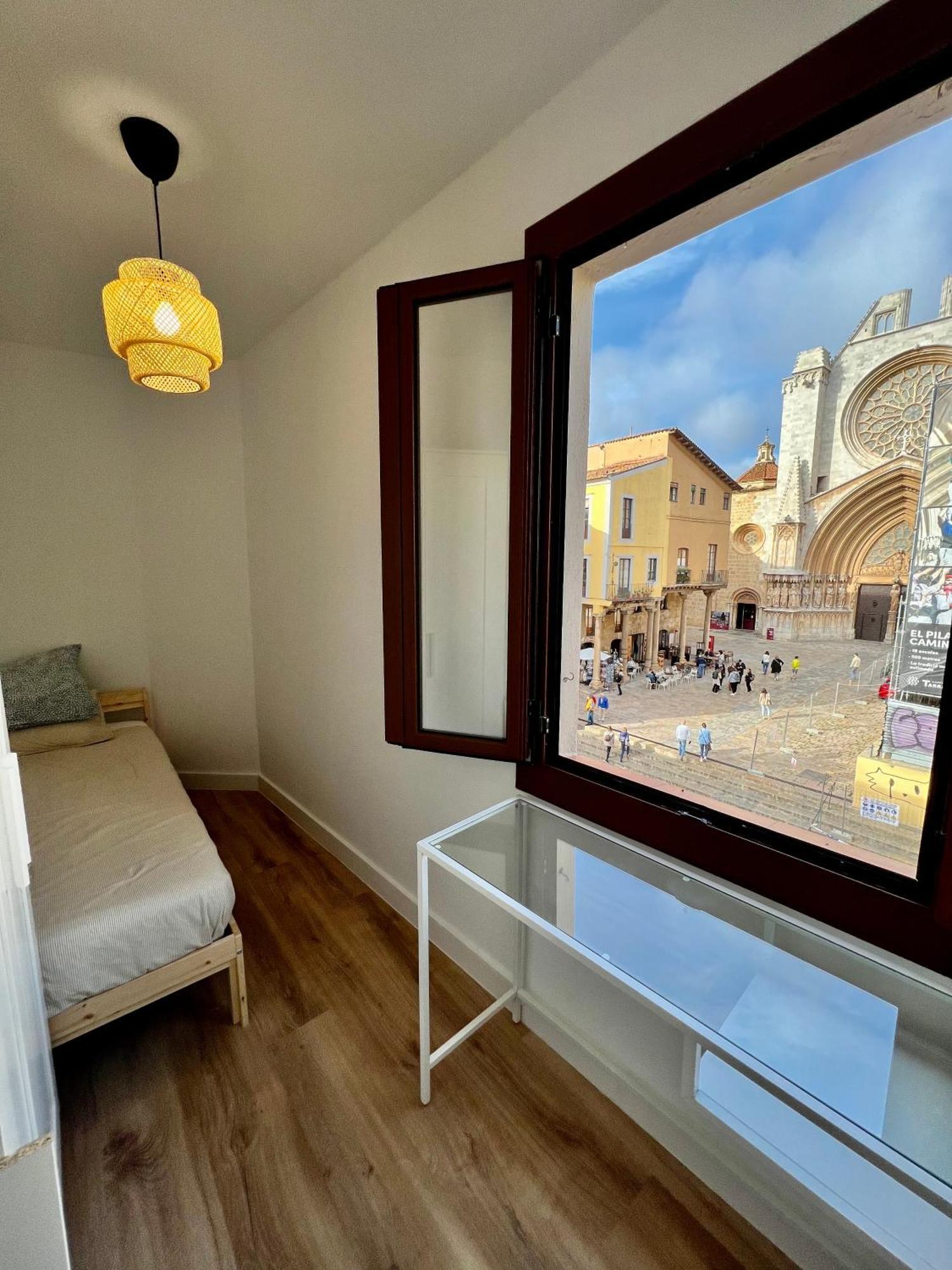 Acogedor Apartamento Enfrente De La Catedral Tarragona Luaran gambar