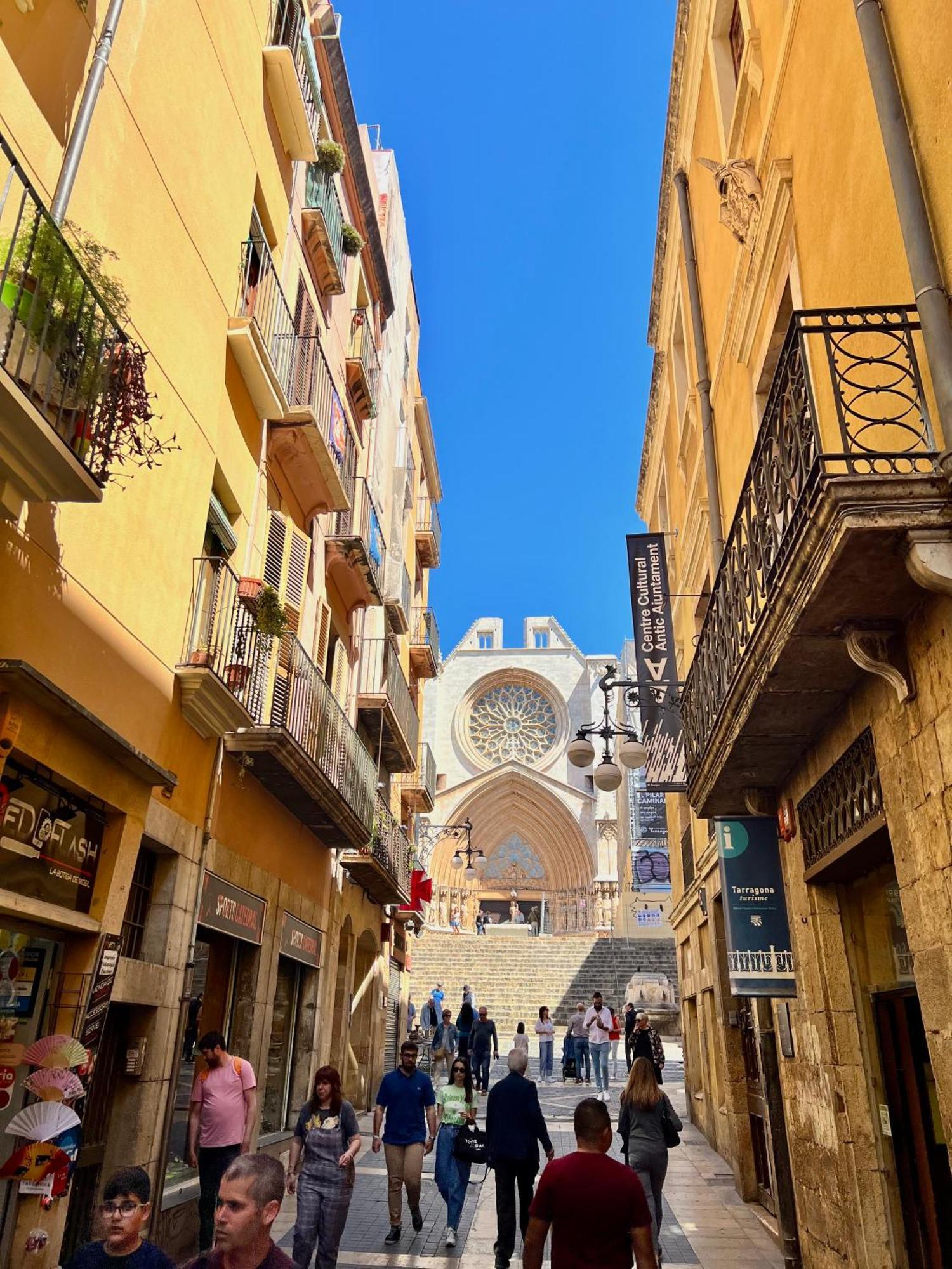 Acogedor Apartamento Enfrente De La Catedral Tarragona Luaran gambar