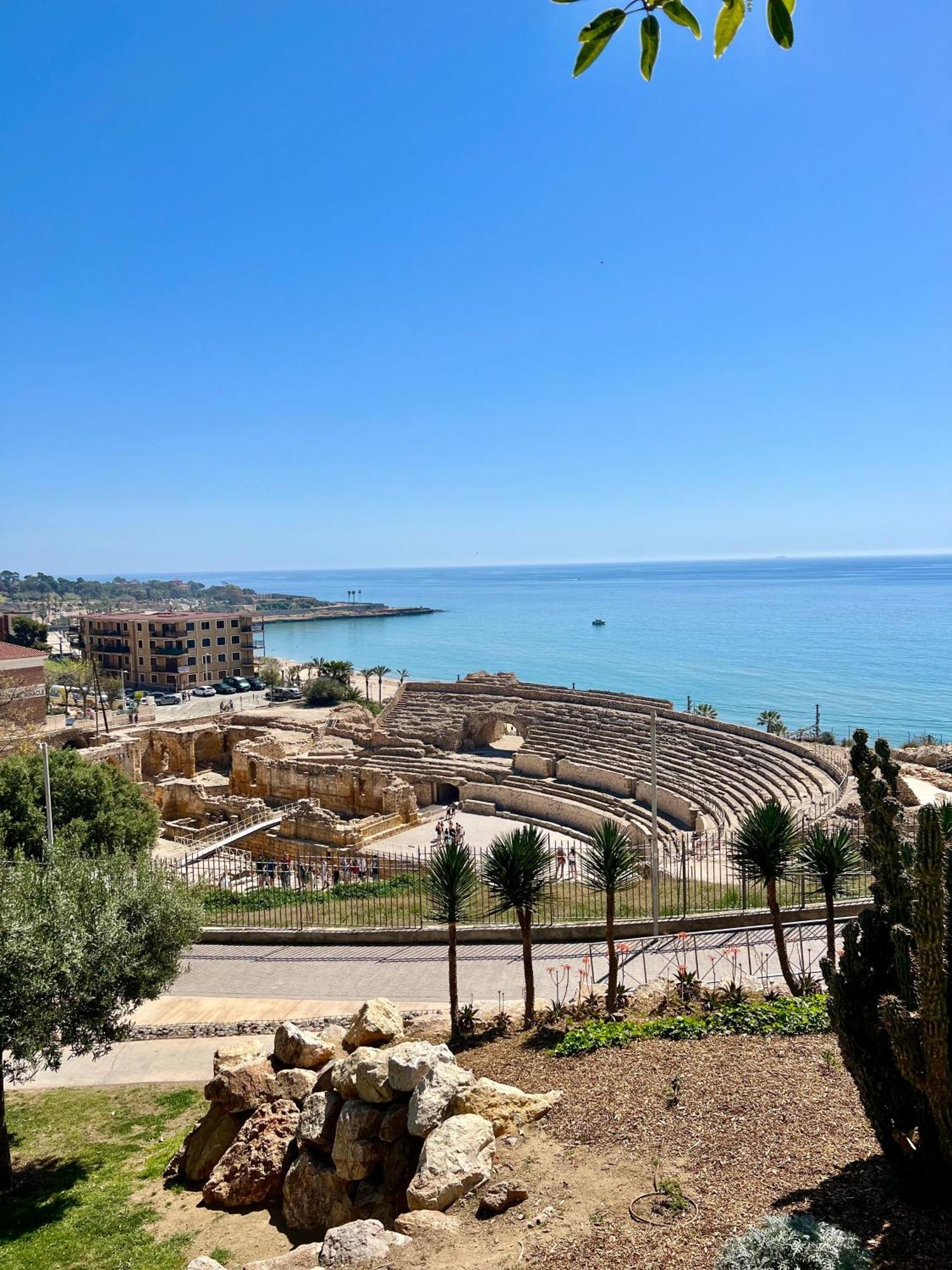 Acogedor Apartamento Enfrente De La Catedral Tarragona Luaran gambar